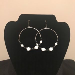Black & White Earrings & Necklace